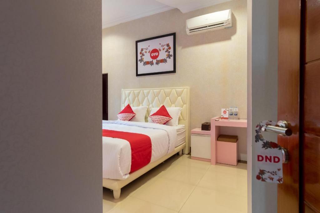 Oyo 619 Naufal Guest House Syariah Medan Exterior photo