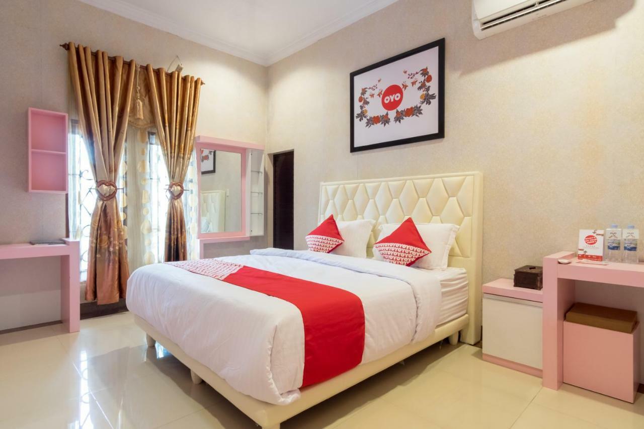 Oyo 619 Naufal Guest House Syariah Medan Exterior photo