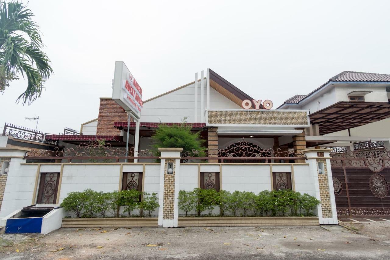 Oyo 619 Naufal Guest House Syariah Medan Exterior photo